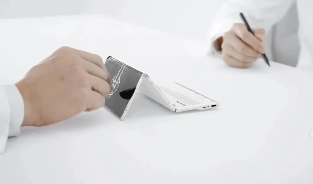 TECNO, üç katlamalı yeni konsept akıllı telefonu PHANTOM ULTIMATE 2’yi tanıttı