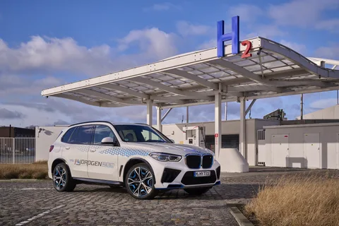 BMW’nin ilk hidrojen yakıt hücreli seri üretim aracı 2028’de yollarda