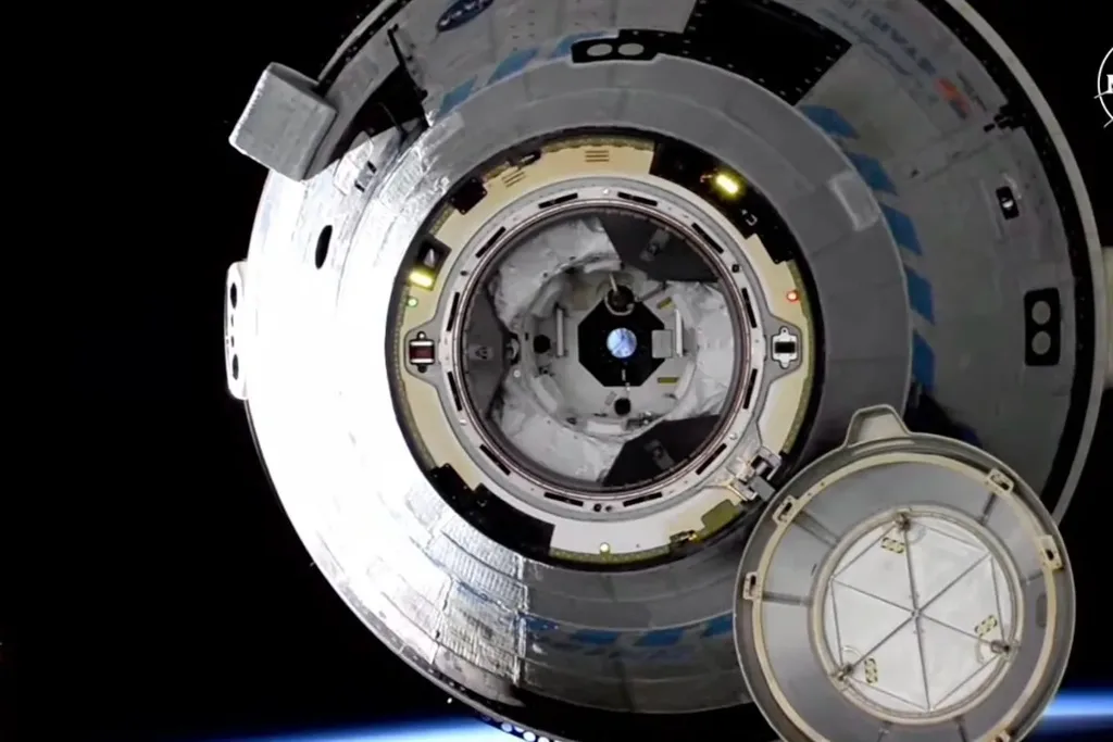 Boeing Starliner, mürettebatsız test uçuşunu başarıyla tamamladı