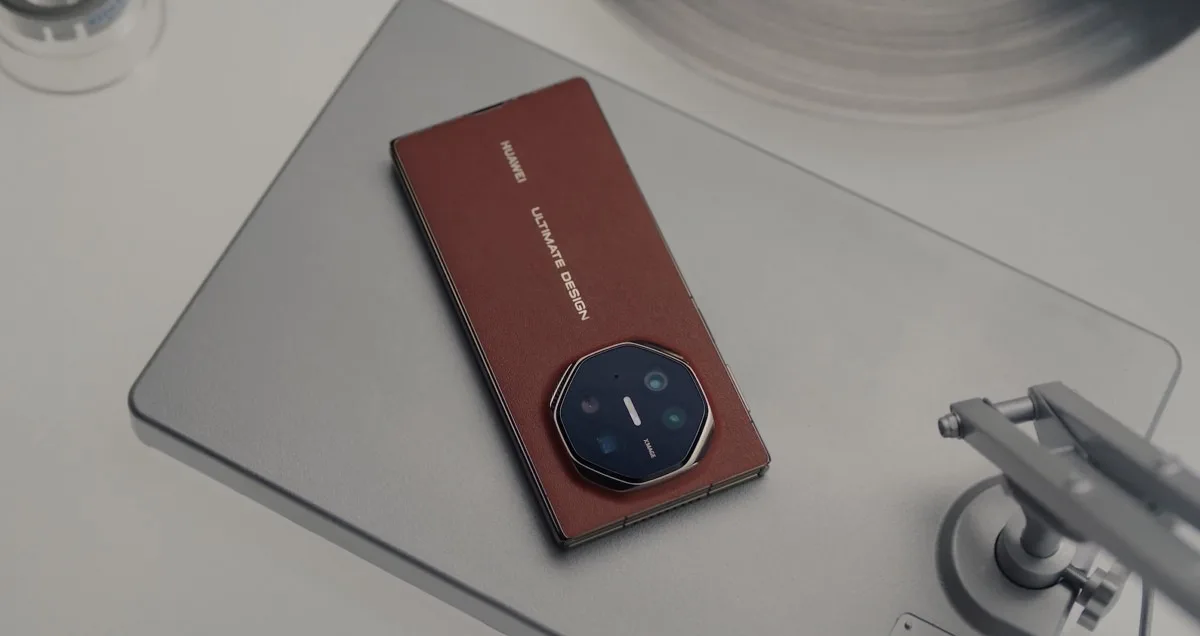 Üçlü katlamalı Huawei Mate XT için bir tanıtım videosu daha geldi