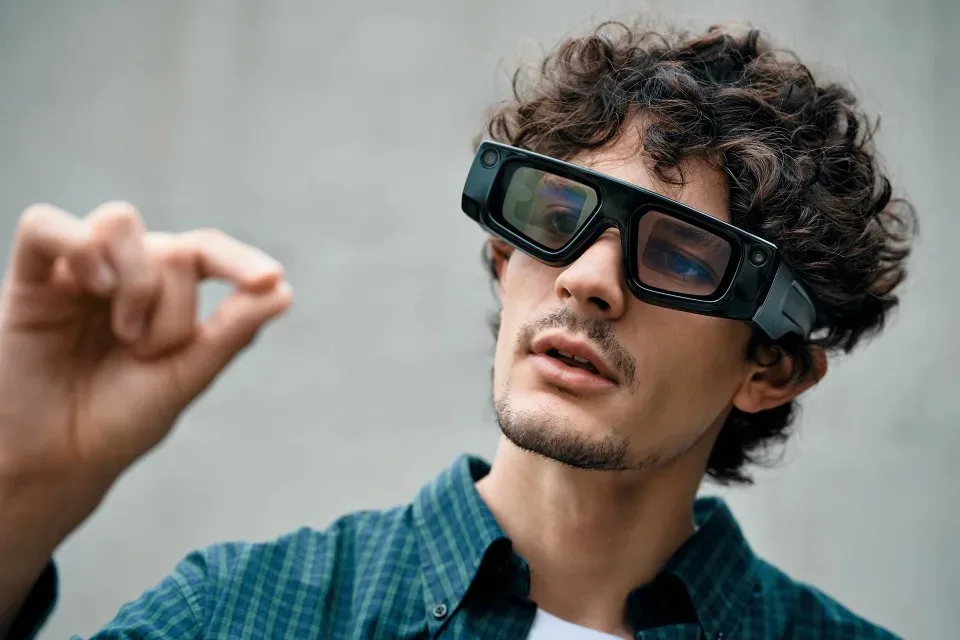 Snap Specs 2026’da geliyor, Qualcomm Snapdragon XR çipi kullanacak