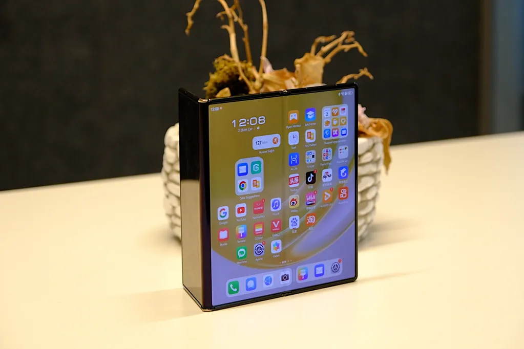 Huawei Mate XT 2, eylül ayında uydu bağlantı desteğiyle tanıtılabilir