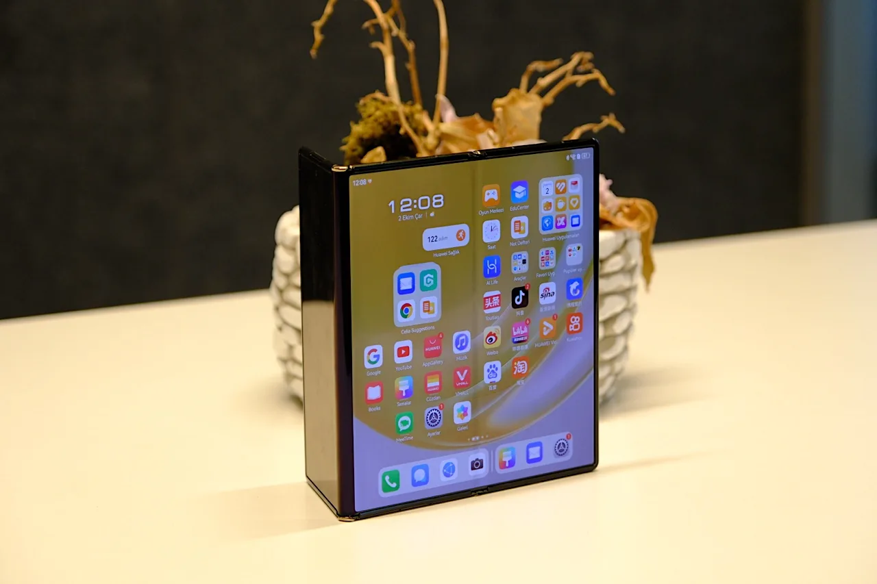 Huawei Mate XT 2, eylül ayında uydu bağlantı desteğiyle tanıtılabilir