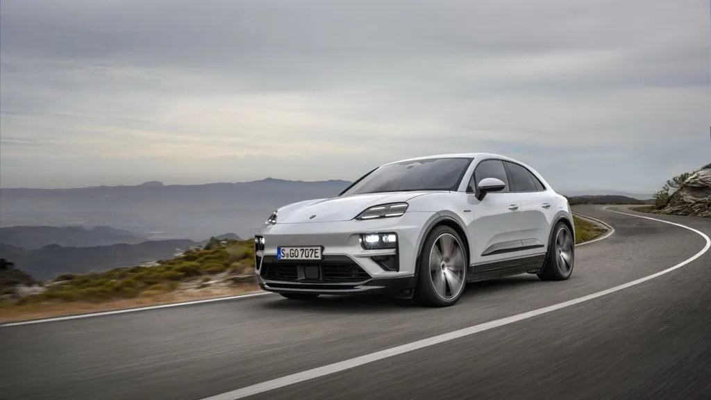 Porsche’nin tamamen elektrikli ilk SUV modeli Macan Türkiye’de satışta