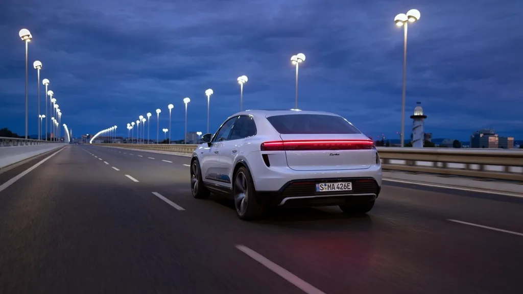 Porsche’nin tamamen elektrikli ilk SUV modeli Macan Türkiye’de satışta