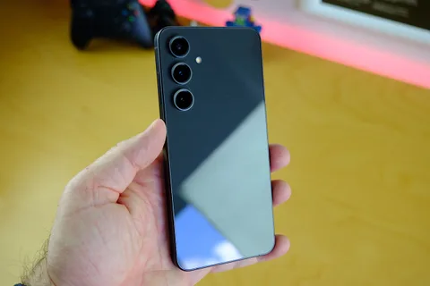 Samsung Galaxy S25 FE’nin işlemcisi, ekranı ve kamerası belli oldu