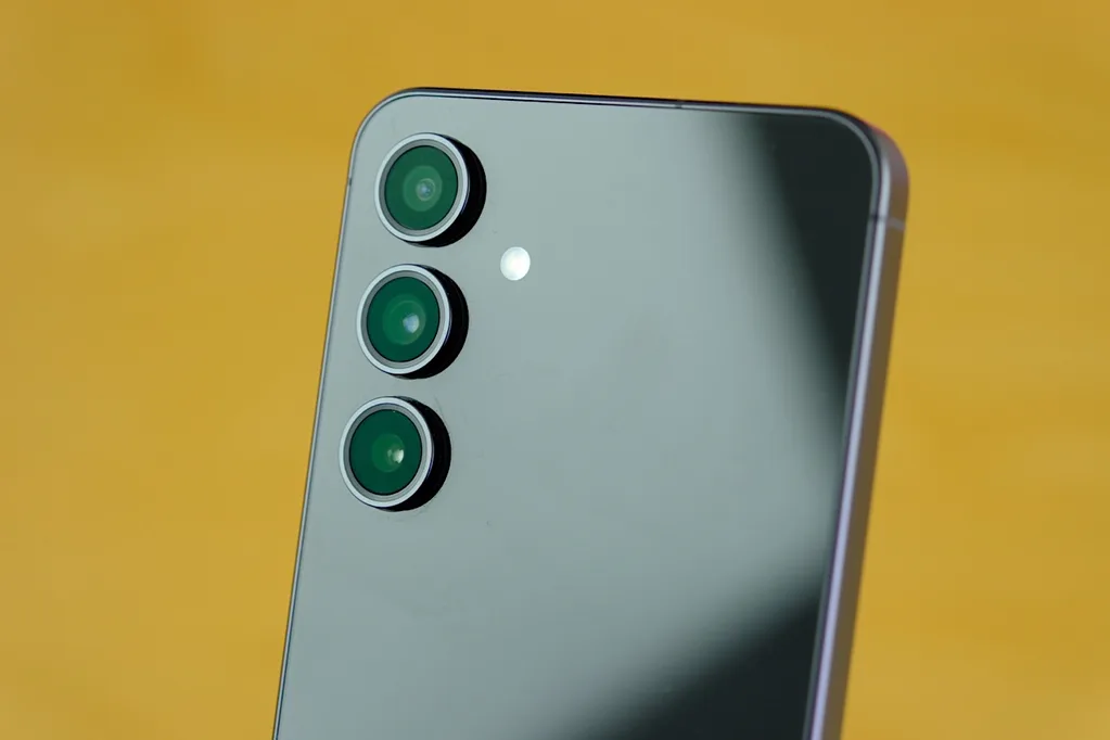Galaxy S25 FE’de zoom kamera değişmeyecek