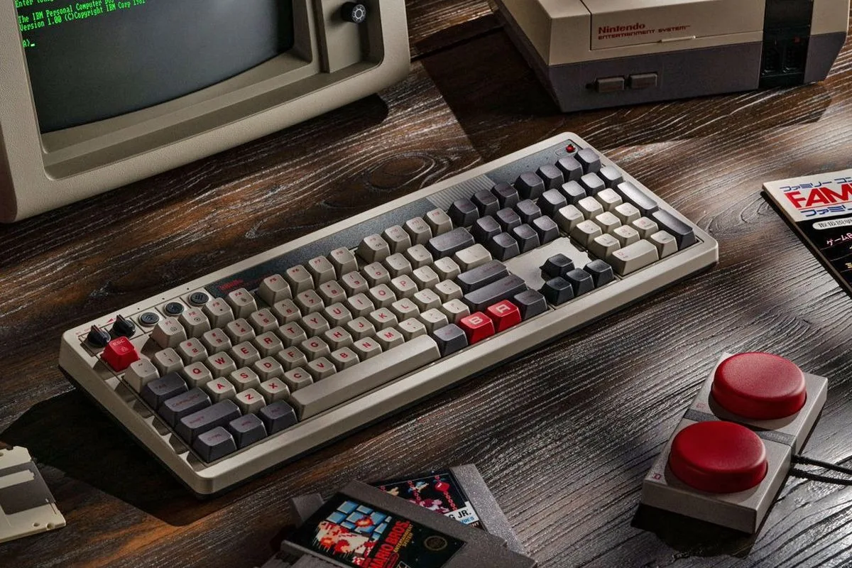 8BitDo’nun yeni retro klavyesi sayısal tuş takımı ile satışta