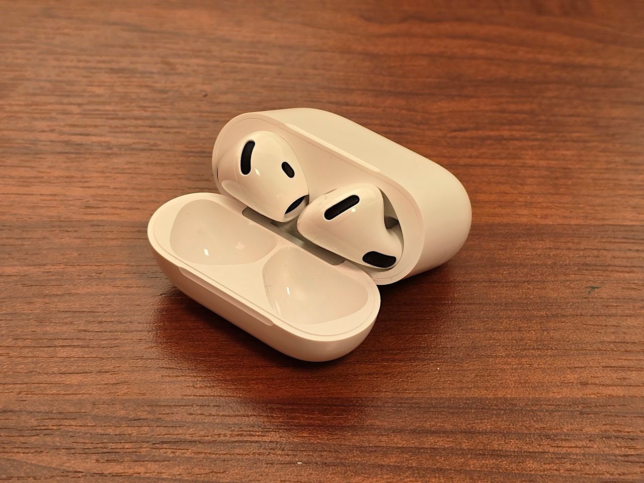 Apple AirPods 4 İncelemesi