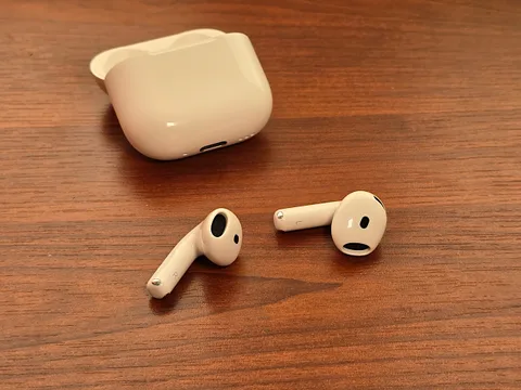 AirPods 4, güncel liste fiyatının belirgin altında bir etikete indi