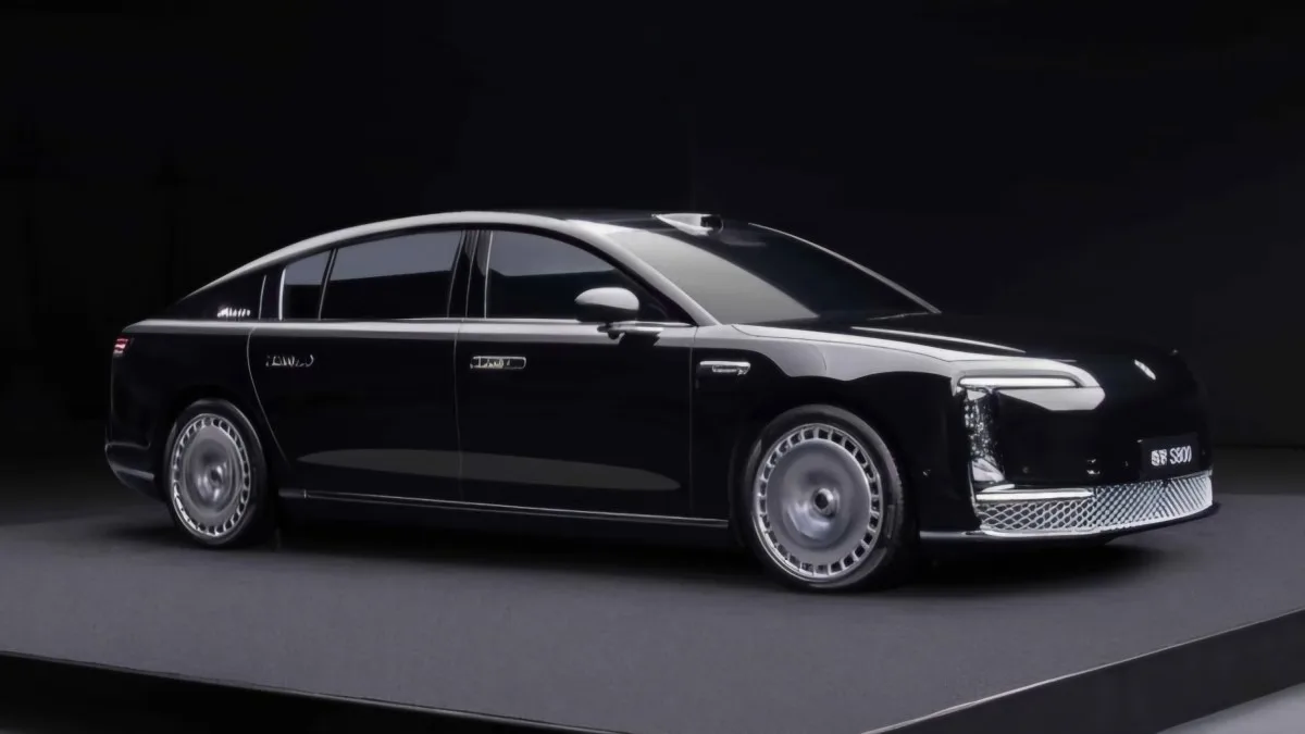 Huawei ve JAC iş birliğiyle geliştirilen lüks elektrikli sedan Maextro S800 tanıtıldı