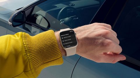 mercedes apple watch