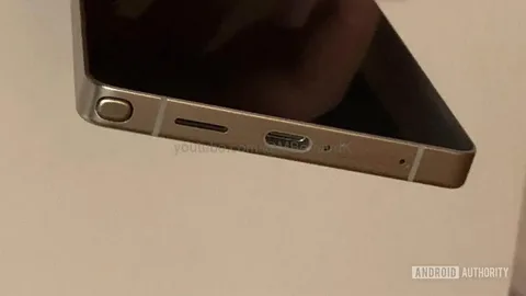 Samsung Galaxy S25 Ultra’nın tasarımını gösteren yeni görüntüler ve One UI 7.0 arayüzü ortaya çıktı