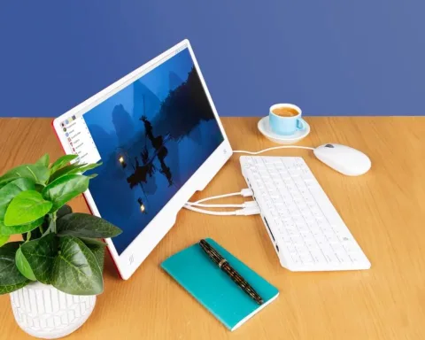 Raspberry Pi 500, klavye tasarımıyla kompakt bir bilgisayar sunuyor