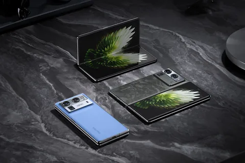 TECNO PHANTOM V Fold2 5G, yapay zekâ destekli katlanabilir teknolojisiyle Türkiye’de