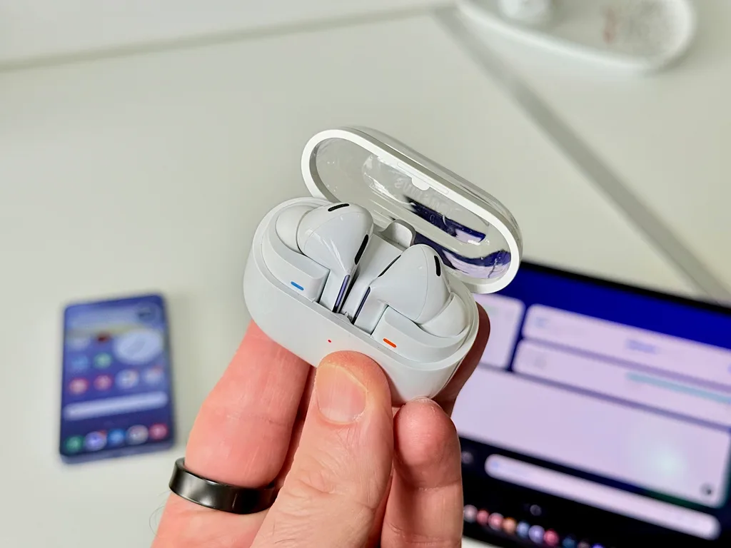 Galaxy Buds uygulaması One UI 8 ile yenilendi: Daha sade arayüz ve gelişmiş pil göstergeleri