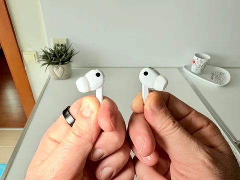 Galaxy Buds 4 ve Galaxy Buds 4 Pro, One UI 8.5 yazılım kodlarında görüldü