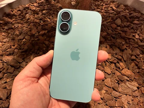iPhone 17 için mor ve yeşil renk seçenekleri değerlendiriliyor