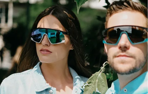 Meta yeni akıllı gözlüğünü Oakley ile birlikte geliştiriyor
