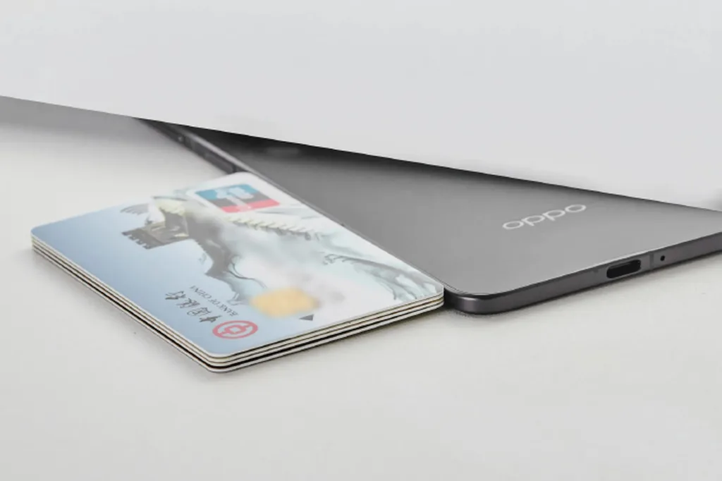 Oppo Find N5 beyaz renk seçeneğiyle gelecek, Watch X2 ile birlikte tanıtılacak