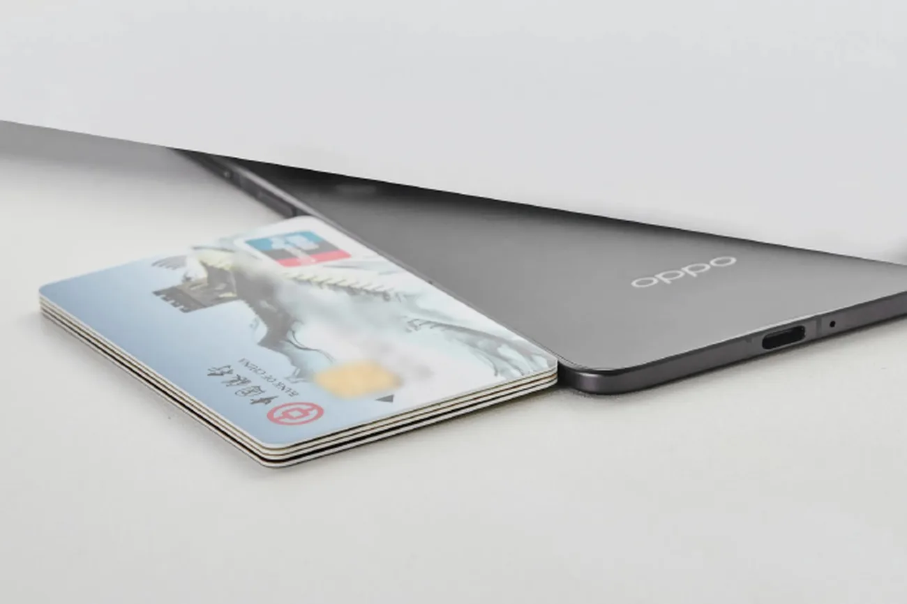 Oppo Find N5 beyaz renk seçeneğiyle gelecek, Watch X2 ile birlikte tanıtılacak