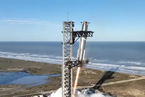 SpaceX Super Heavy roketini ikinci kez yakaladı, ancak uzay aracını kaybetti