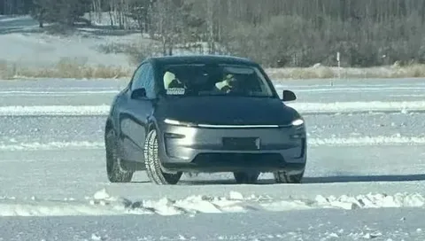 Tesla Model Y Juniper kamuflajsız biçimde Çin’de ilk kez görüntülendi