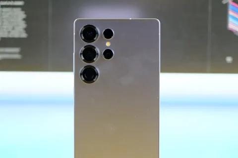 Samsung 200 MP değişken zoom özellikli kamerasını üretime soktu