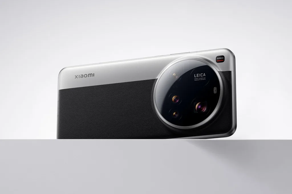 Xiaomi 15 Ultra tanıtıldı: 200 megapiksel periskop kamera, 6000 mAh pil