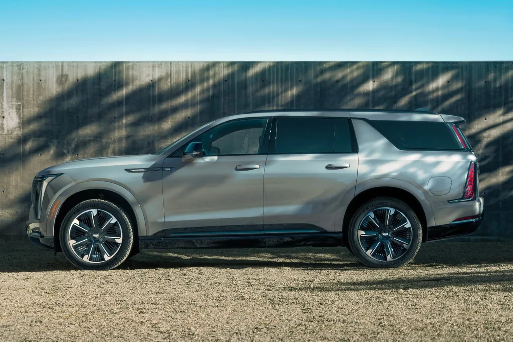 Cadillac şimdiye kadarki en uzun SUV modeli olan elektrikli Escalade IQL’yi tanıttı