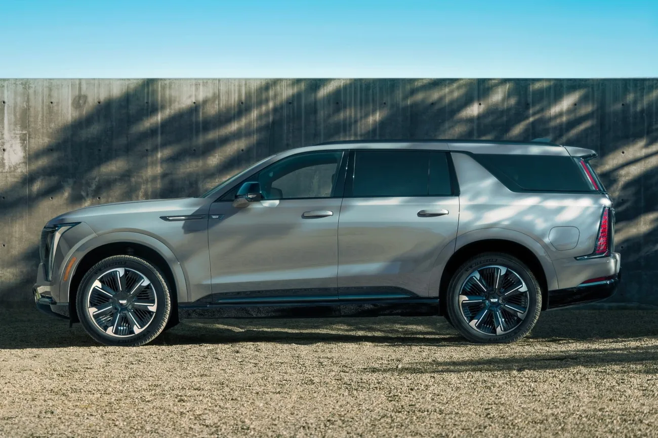 Cadillac şimdiye kadarki en uzun SUV modeli olan elektrikli Escalade IQL’yi tanıttı
