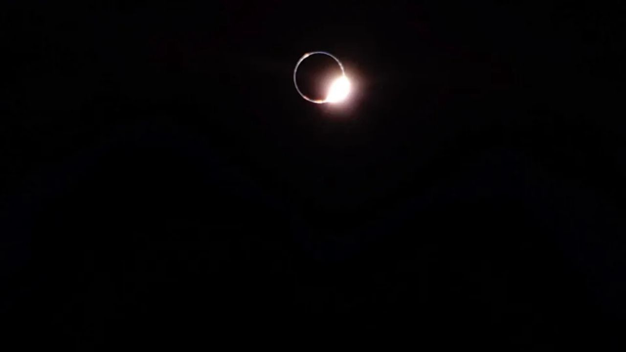 firefly blue ghost ay güneş tutulması