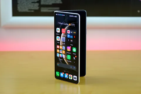 Huawei Mate X7 ekran ve kamera taraflarında yenilikler sunacak
