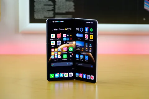 Huawei, katlanabilir telefonlarını orta segmente taşıyor