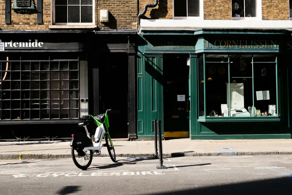 Londra’da katlanamayan elektrikli bisikletler yangın riski nedeniyle toplu taşıma sistemine alınmayacak