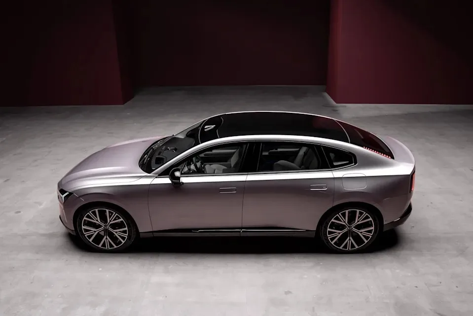 Volvo, 800 Volt şarj sistemiyle donatılmış ES90 elektrikli sedan modelini tanıttı