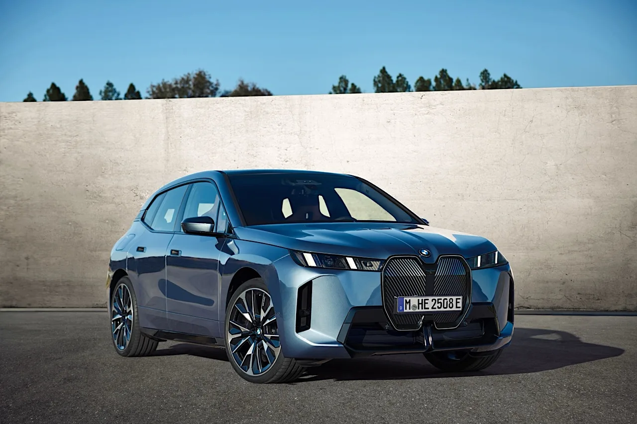 BMW iX, elektrikli SUV segmentinde yenilikçi teknolojilerle Türkiye’de