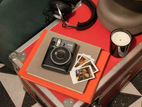 Fujifilm, Instax Mini 41 ile nostaljiyi teknikle buluşturuyor