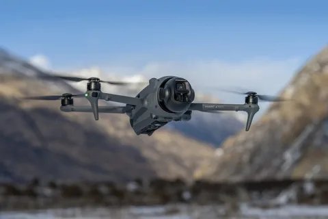 DJI’ın Mavic 4 Pro modeli, gelişmiş kamera sistemleri ve uçuş süresiyle dikkat çekiyor