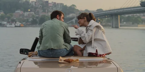 Netflix, Kimler Geldi Kimler Geçti’nin ikinci sezon fragmanını yayımladı