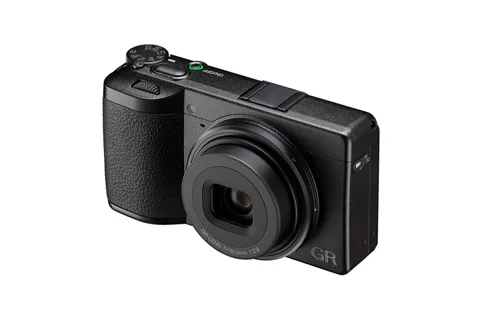 Ricoh GR IV, yeni sensörü ve 5 eksenli stabilizasyonuyla geliyor