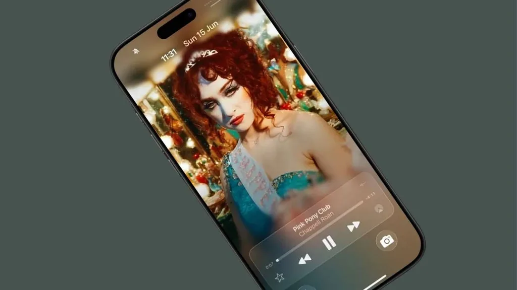 Apple, iOS 26 ile iPhone kilit ekranında tam ekran animasyonlu albüm kapakları desteğini sunuyor