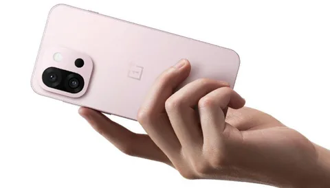 OnePlus 13s küçük gövdesine amiral gücü sığdırıyor