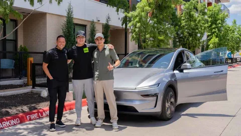 Tesla, Model Y aracını tam otonom sürüşle ilk kez doğrudan müşteriye teslim etti