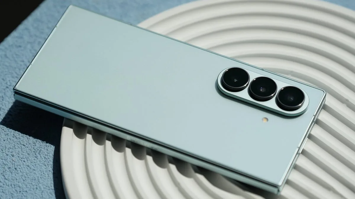 Galaxy Z Fold 7’nin sadece Samsung’un internet sitesinde satılacak özel yeşil rengi görüntülendi