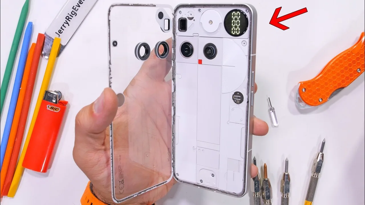 Nothing Phone 3 parçalarına ayrıldı, tasarım ve dayanıklılık sınandı