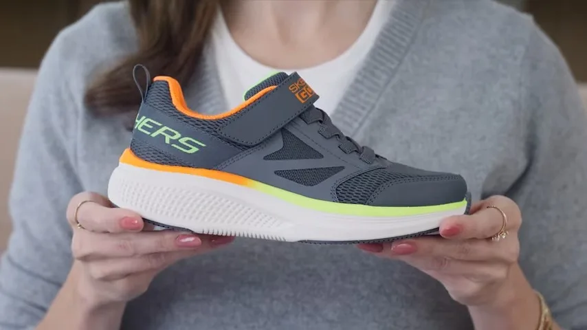Skechers çocuklar için gizli AirTag bölmesi bulunan ayakkabı üretti