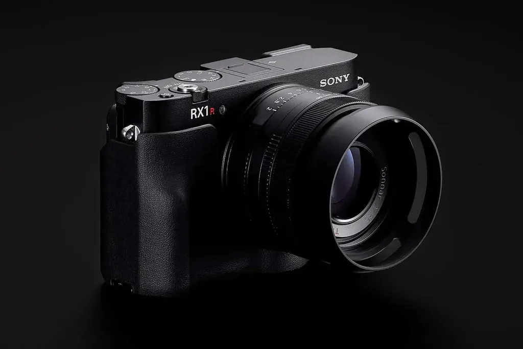 Sony RX1R serisi on yıl sonra yeni modeliyle güncellendi