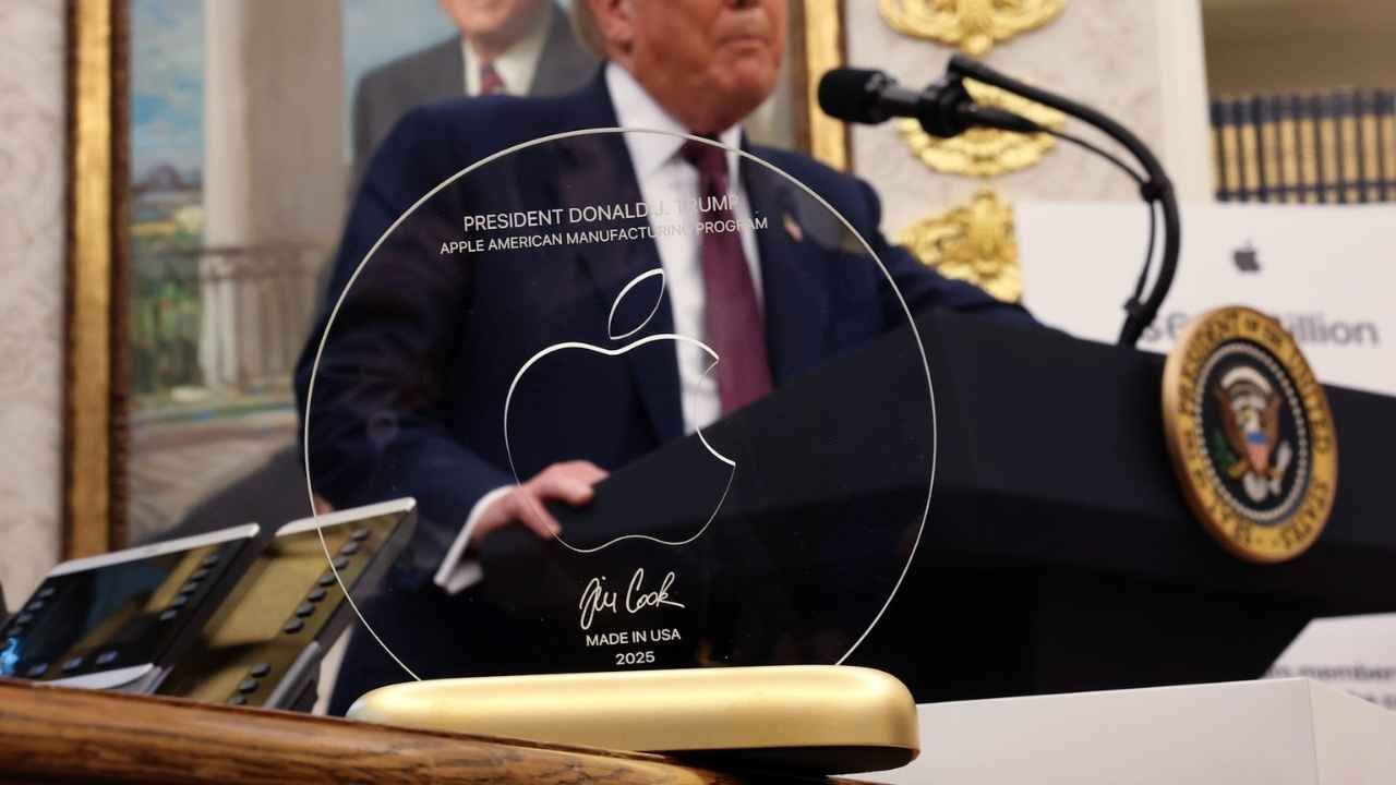 apple tim cook donald trump corning