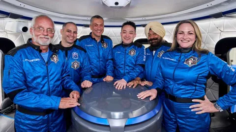 Blue Origin ile uzaya çıkan Gökhan Erdem, New Shepard kapsülüyle yerçekimsiz ortamı deneyimledi